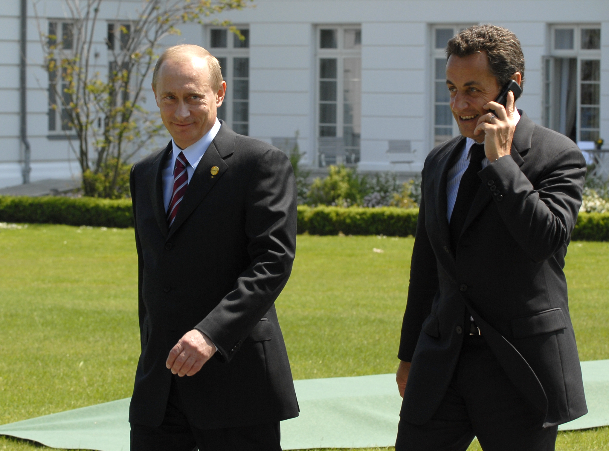 Владимир Путин и президент Франции Николя Саркози на саммите G8 в 2007 году.