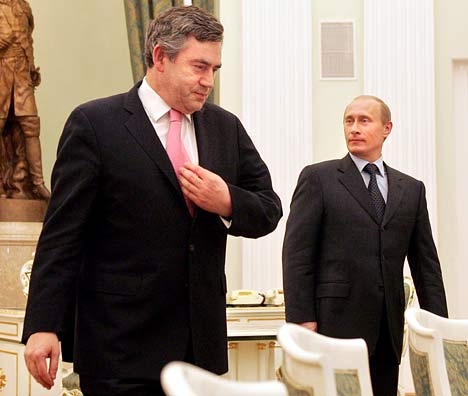 Премьер-министр Великобритании Гордон Браун и Владимир Путин в Кремле.