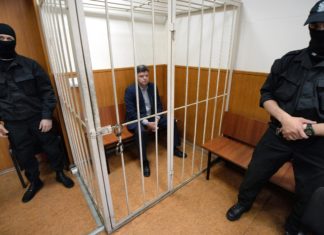 Виктор Чудов в Басманном суде. Фото: Геннадий Гуляев, Коммерсантъ