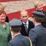 Владимир Путин с Президентом Финляндии Тарьей Халонен в Президентском дворце в Хельсинки. 3 сентября 2001 года.