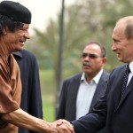 Лидер Ливийской Джамахирии Муаммар Каддафи с Владимиром Путиным в Марракеше, 2011 год.